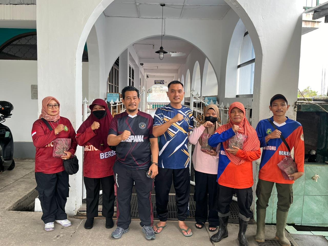 Aksi Sosial Bapas Tanjungpandan Bersama DLH Belitung Libatkan Klien Pemasyarakatan, Wujudkan Inovasi Jumat Bakti Bapas